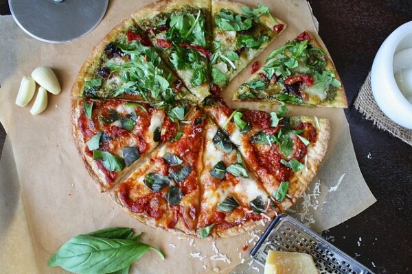 Oplev ægte italiensk smag derhjemme: Sådan laver du autentisk pizza i en traditionel ovn